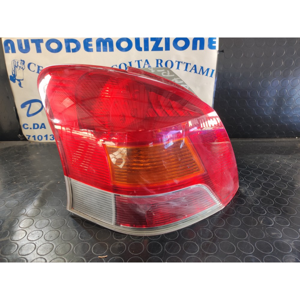 FARO POSTERIORE SINISTRO TOYOTA YARIS DAL 2006 AL 2009