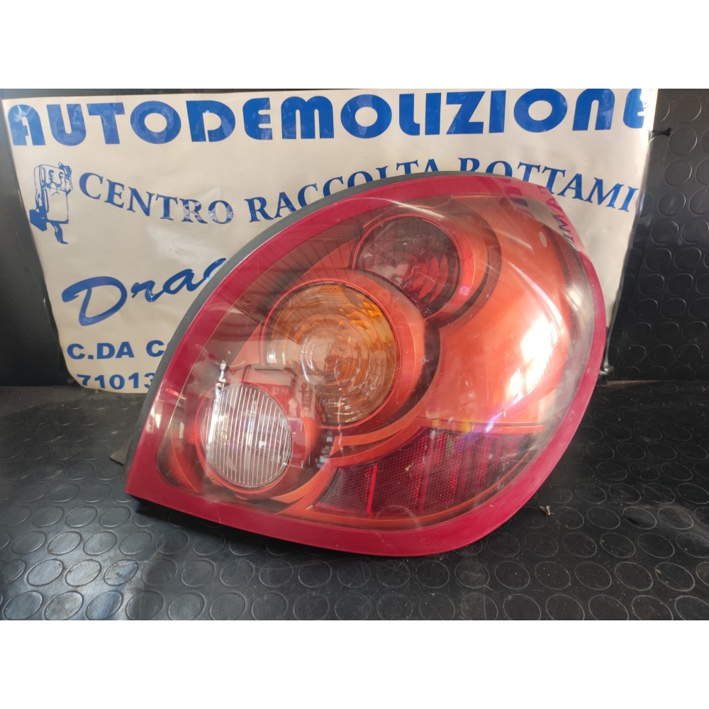 FARO POSTERIORE DESTRO NISSAN ALMERA DAL 2002 AL 2006