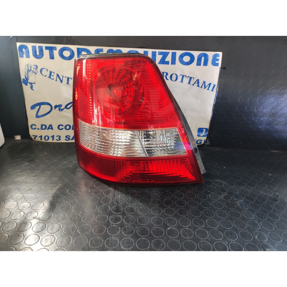 FARO POSTERIORE SINISTRO KIA SORENTO DAL 2002 AL 2009