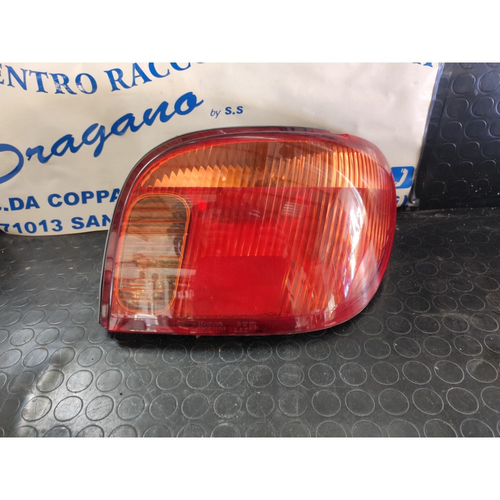 FARO POSTERIORE DESTRO TOYOTA YARIS DAL 2003 AL 2005