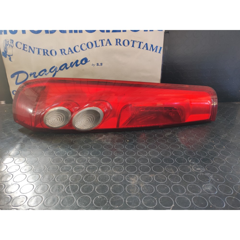 FARO POSTERIORE SINISTRO FORD FIESTA MK V DAL 2002 AL 2008