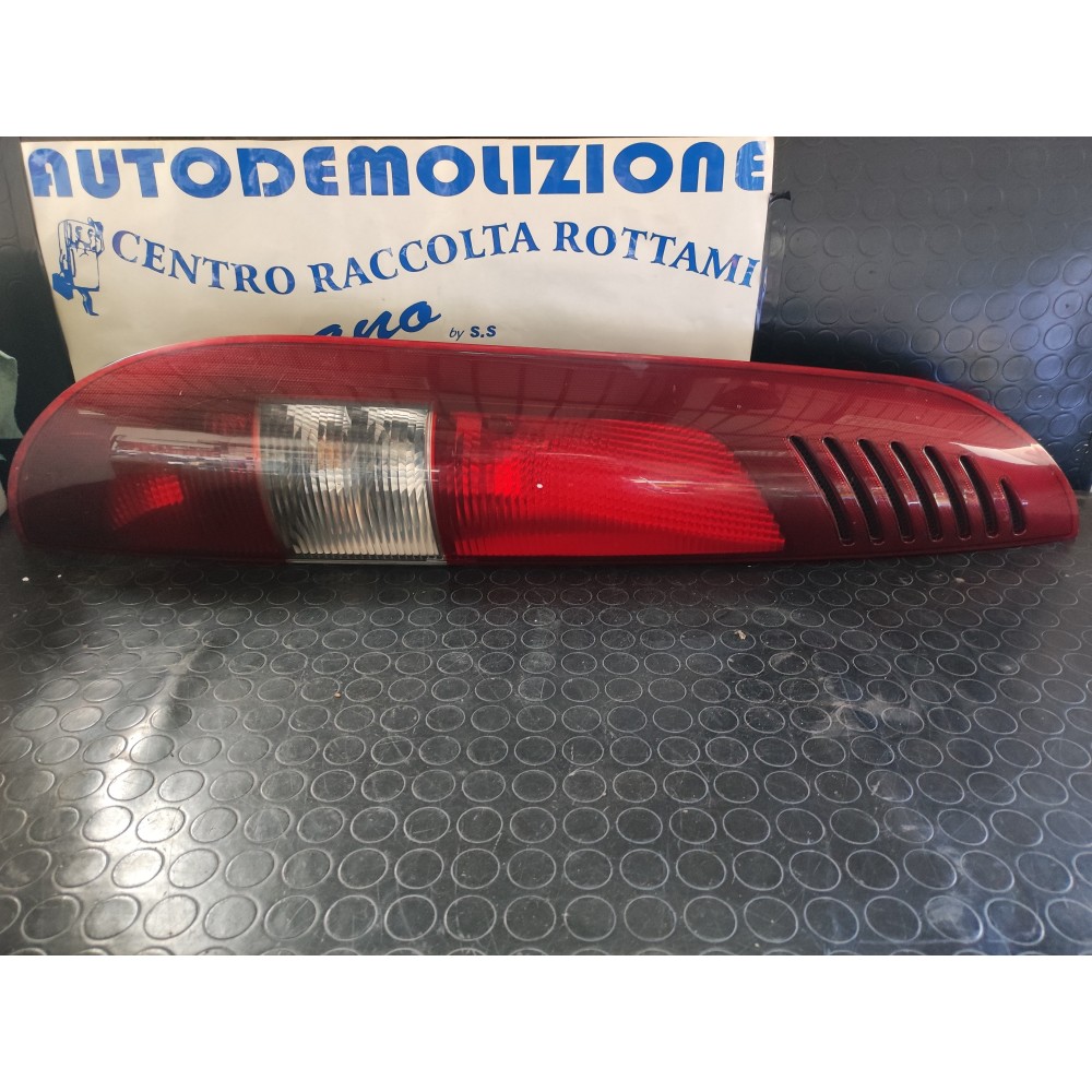 FARO POSTERIORE SINISTRO MERCEDES-BENZ VANEO DAL 2002 AL 2005