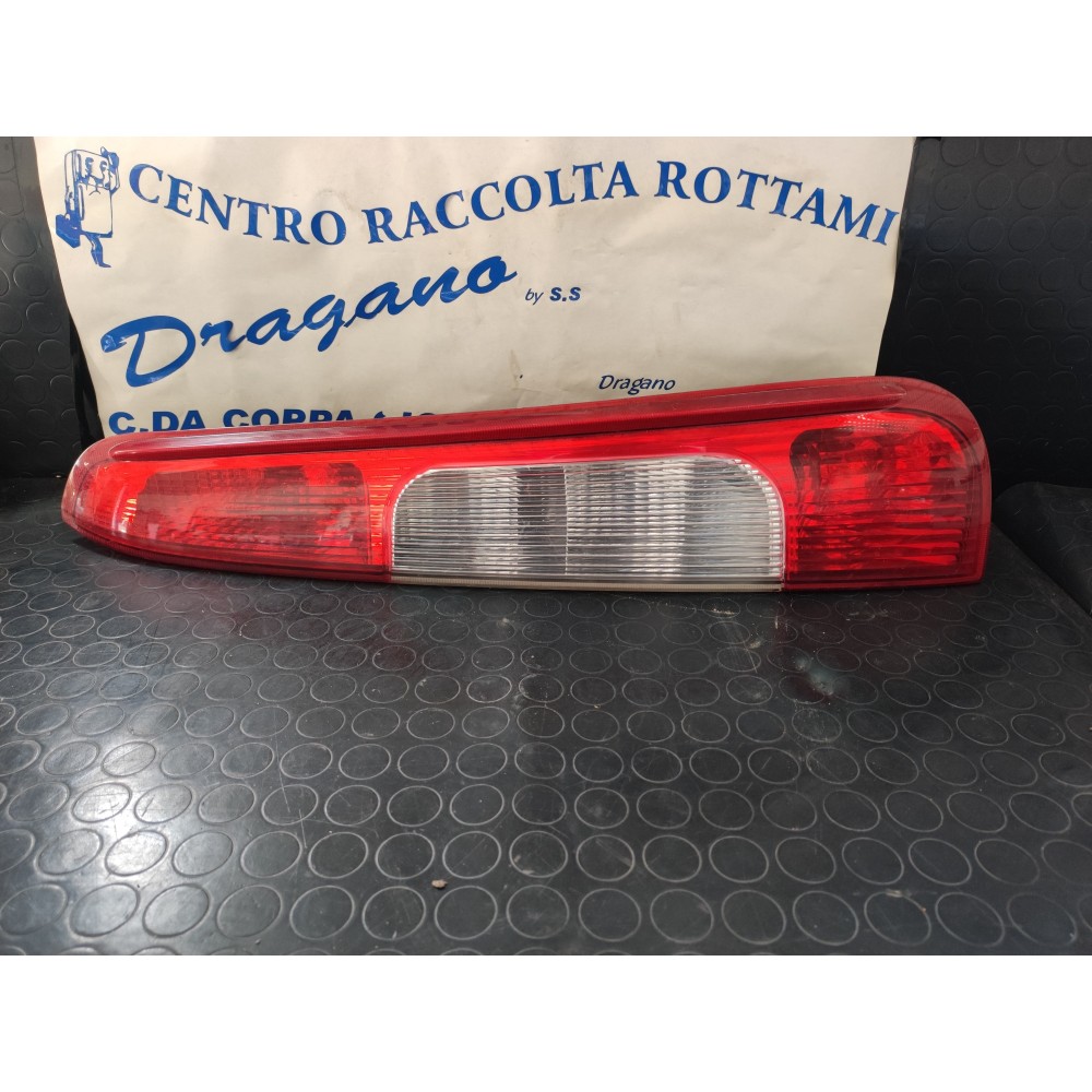 FARO POSTERIORE DESTRO FORD FOCUS C-MAX DAL 2003 AL 2007