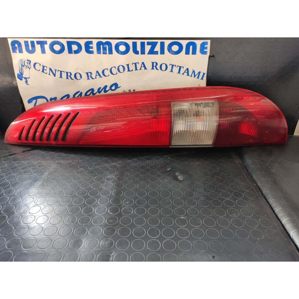 FARO POSTERIORE DESTRO MERCEDES-BENZ VANEO DAL 2002 AL 2005