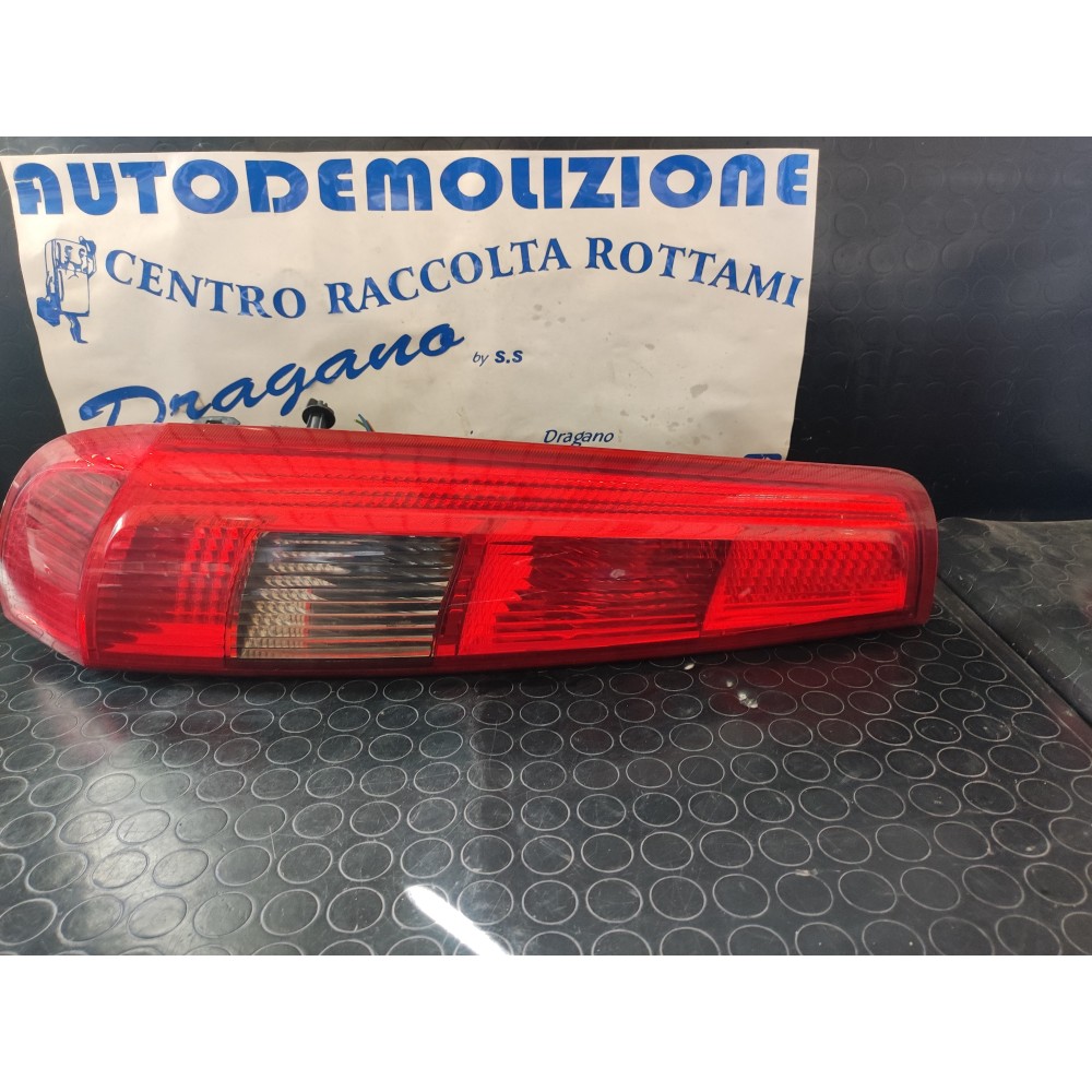 FARO POSTERIORE SINISTRO FORD FIESTA DAL 2002 AL 2005