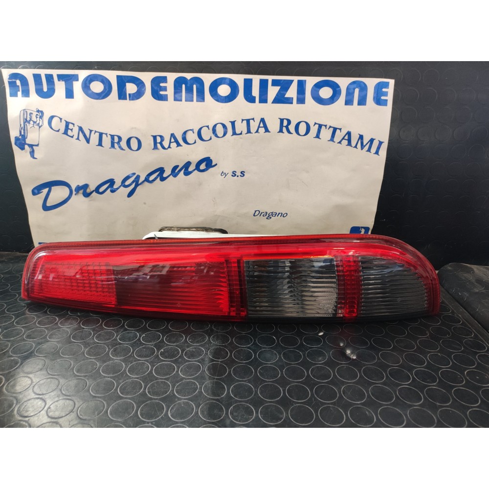 FARO POSTERIORE DESTRO FORD FOCUS DAL 2005 AL 2007