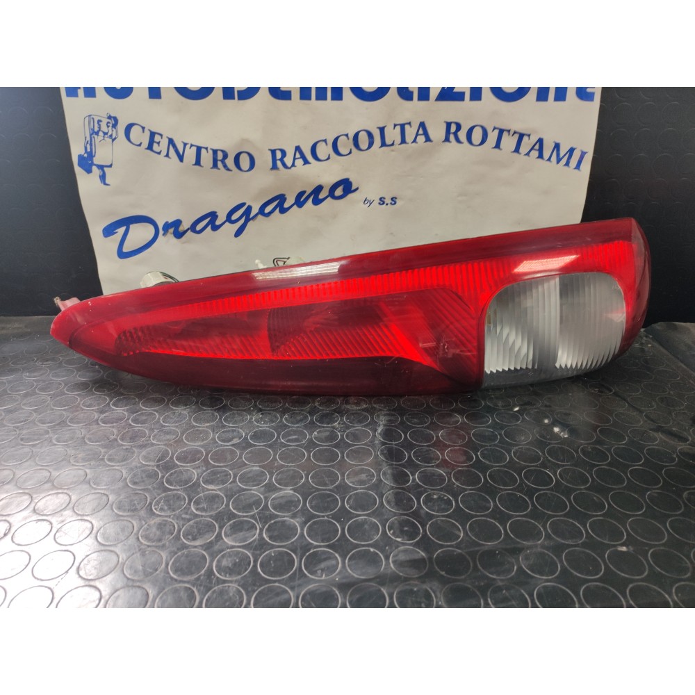 FARO POSTERIORE DESTRO CHEVROLET TACUMA REZZO DAL 2001 AL 2005