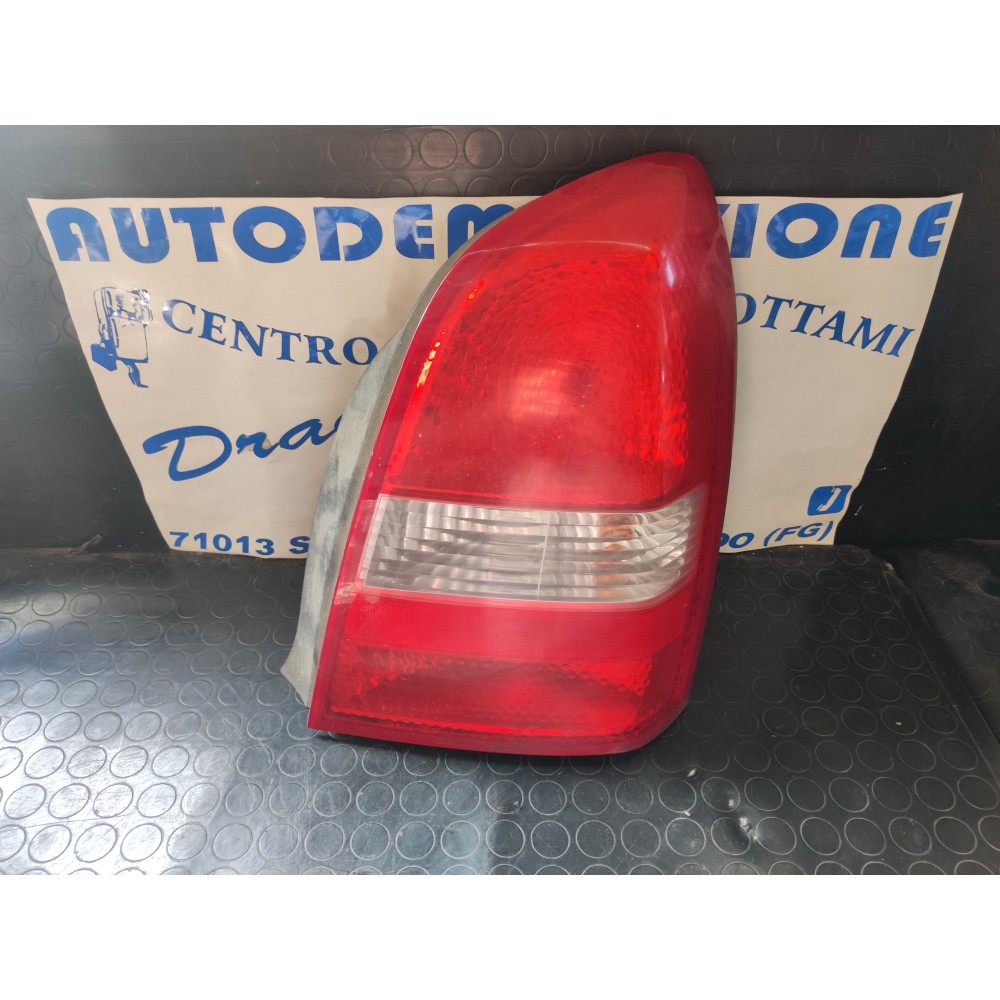 FARO POSTERIORE DESTRO NISSAN PRIMERA P12 DAL 2002 AL 2006