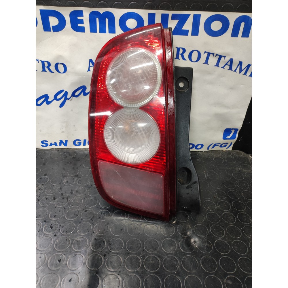 FARO POSTERIORE SINISTRO NISSAN MICRA K12 DAL 2003 AL 2010