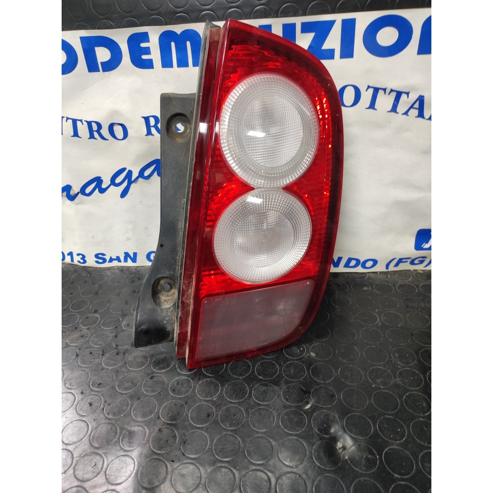 FARO POSTERIORE DESTRO NISSAN MICRA K12 DAL 2003 AL 2010