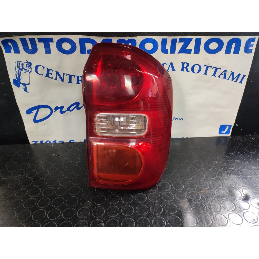 FARO POSTERIORE DESTRO TOYOTA NERO